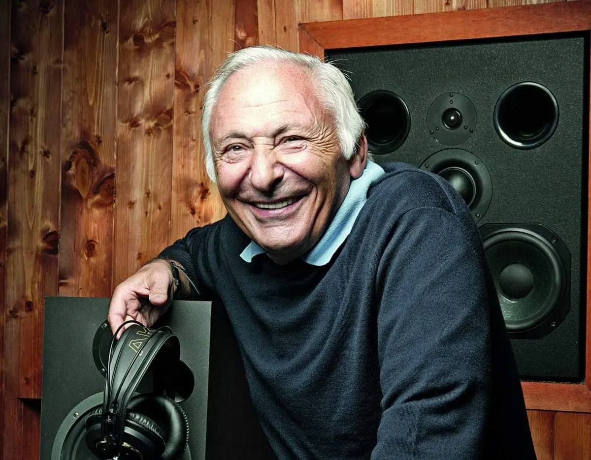 Mogol compie 90 anni, una vita di parole diventate canzoni: da Battisti a Mina, la storia di un mito\n