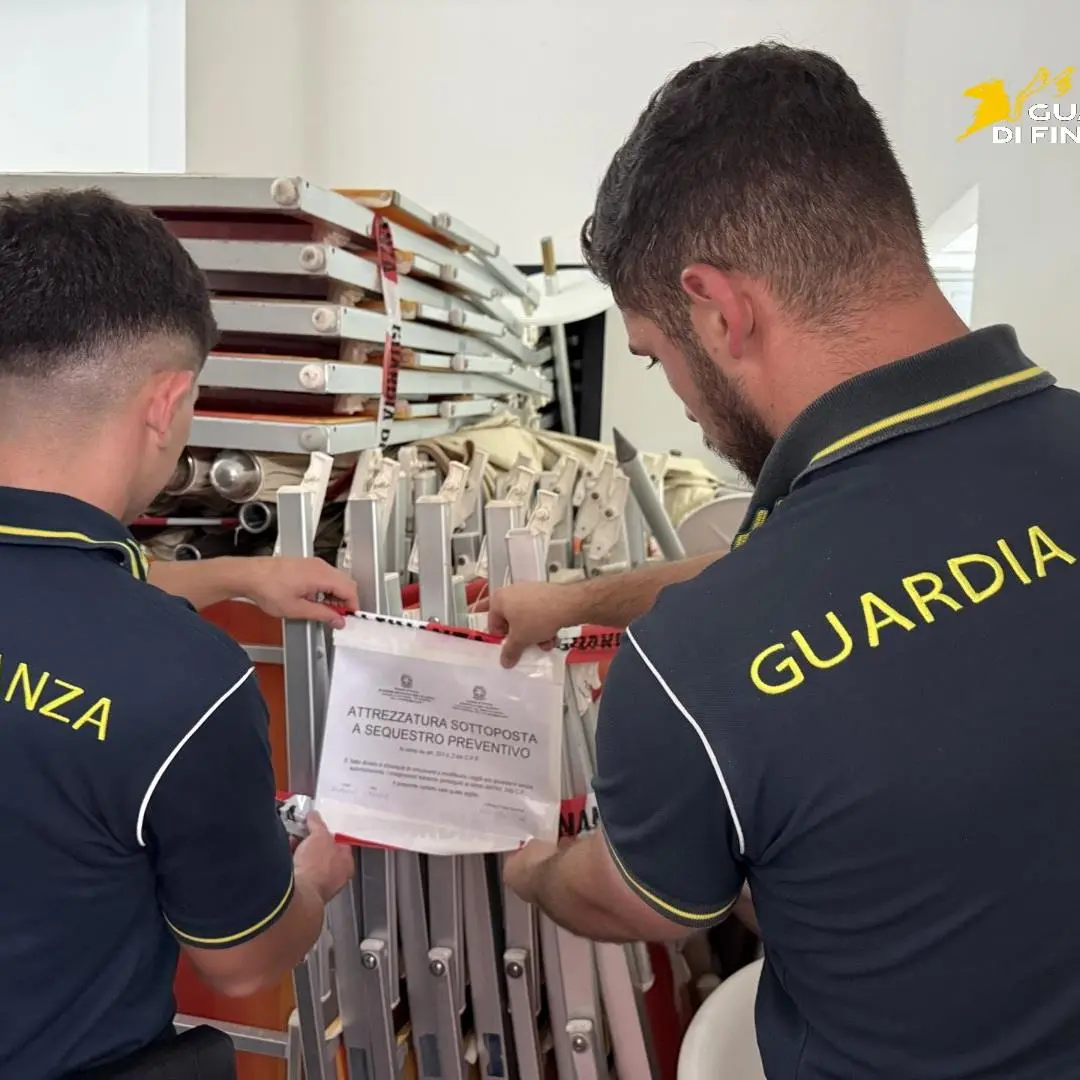 <p>Estate di controlli della Gdf in Calabria: quasi un’attività su due irregolare, scoperti 67 lavoratori in nero</p>