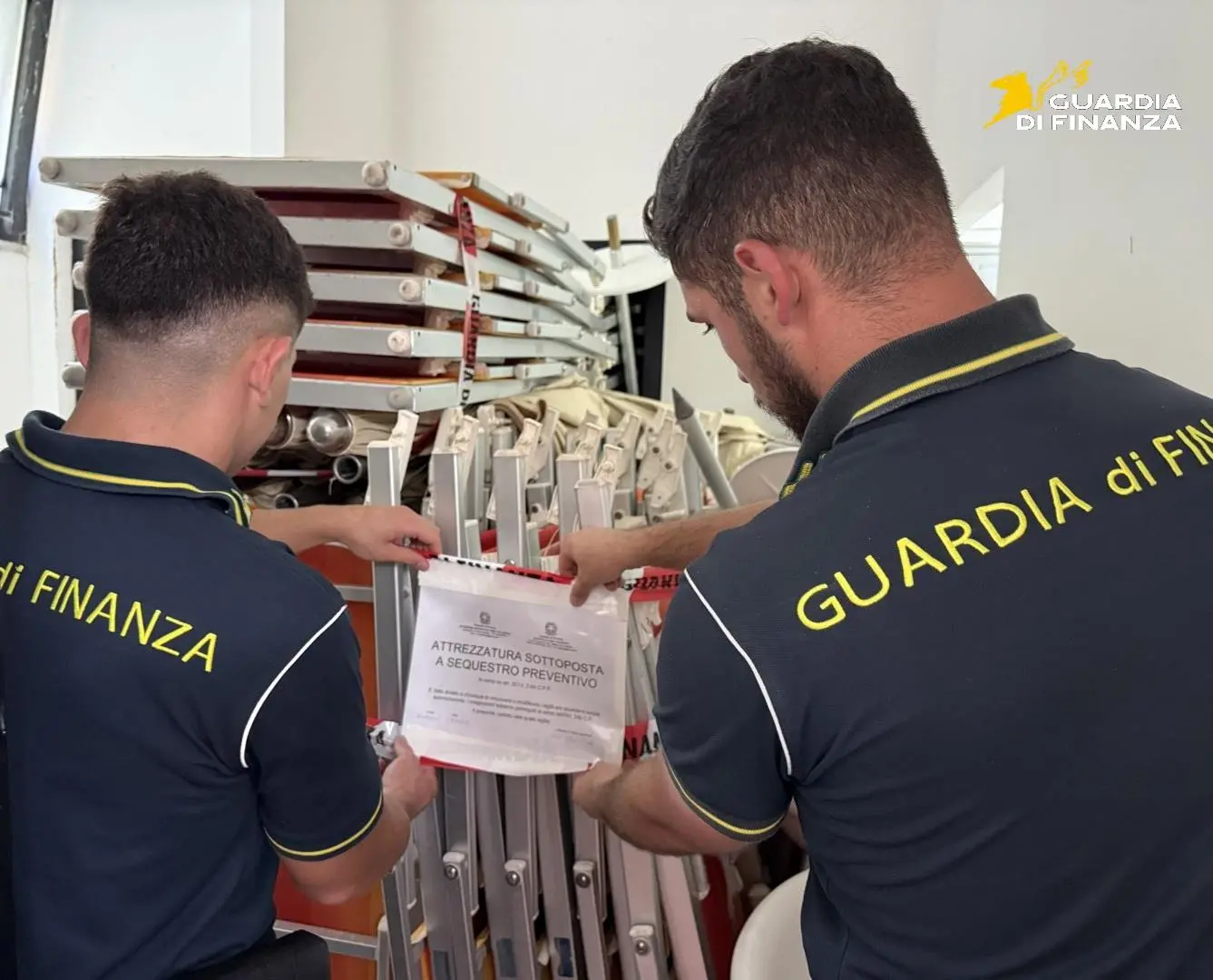 Estate di controlli della Gdf in Calabria:\u00A0quasi un’attività su due irregolare, scoperti 67 lavoratori in nero\n