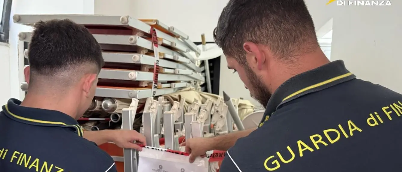 Estate di controlli della Gdf in Calabria:\u00A0quasi un’attività su due irregolare, scoperti 67 lavoratori in nero\n