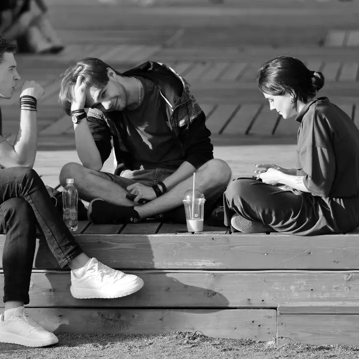 Giovani in fuga dall’Italia: quasi 100mila laureati persi in dieci anni\n