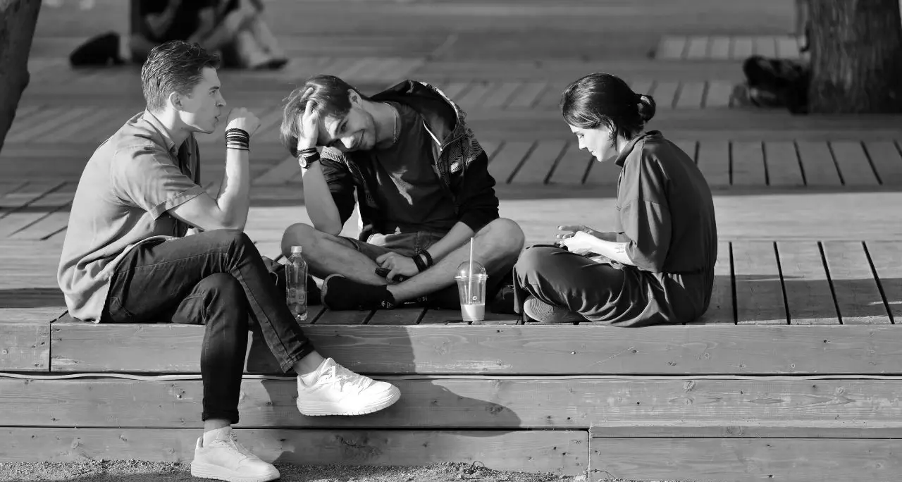 Giovani in fuga dall’Italia: quasi 100mila laureati persi in dieci anni\n