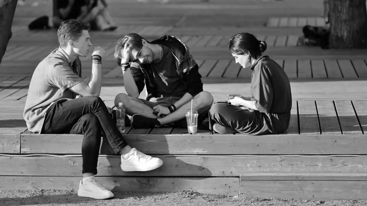 Giovani in fuga dall’Italia: quasi 100mila laureati persi in dieci anni\n
