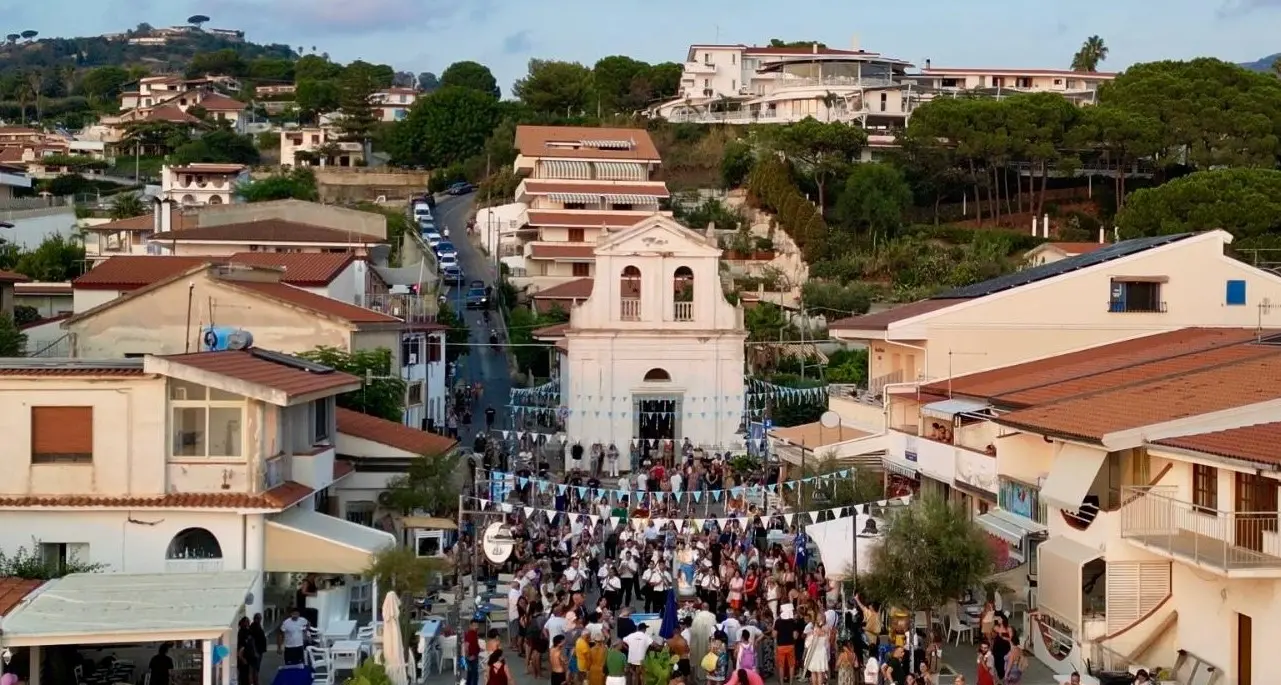 Santa Maria di Ricadi,\u00A0niente processione in mare per la festa dell’Assunta: il rettore del santuario spiega perché quest’anno non si è fatta\n