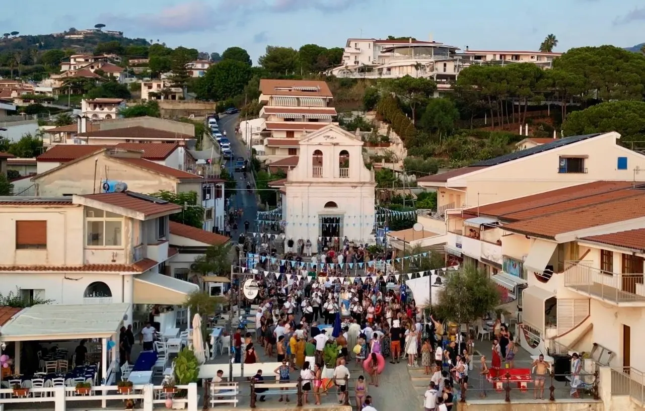 Santa Maria di Ricadi,\u00A0niente processione in mare per la festa dell’Assunta: il rettore del santuario spiega perché quest’anno non si è fatta\n