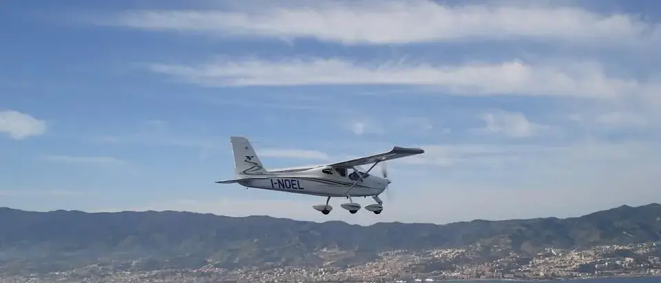 Aereo ultraleggero scomparso in Calabria, ricerche nell’entroterra: a bordo due avvocati –\u00A0NOMI\u00A0\n