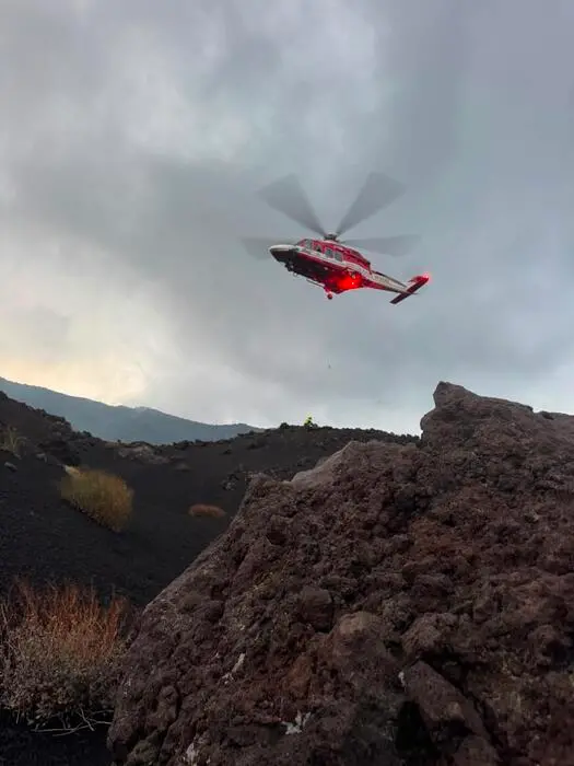 Colpito da un fulmine durante un'escursione sull'Etna, muore turista americano di 30 anni: si era spinto in una zona vietata\n