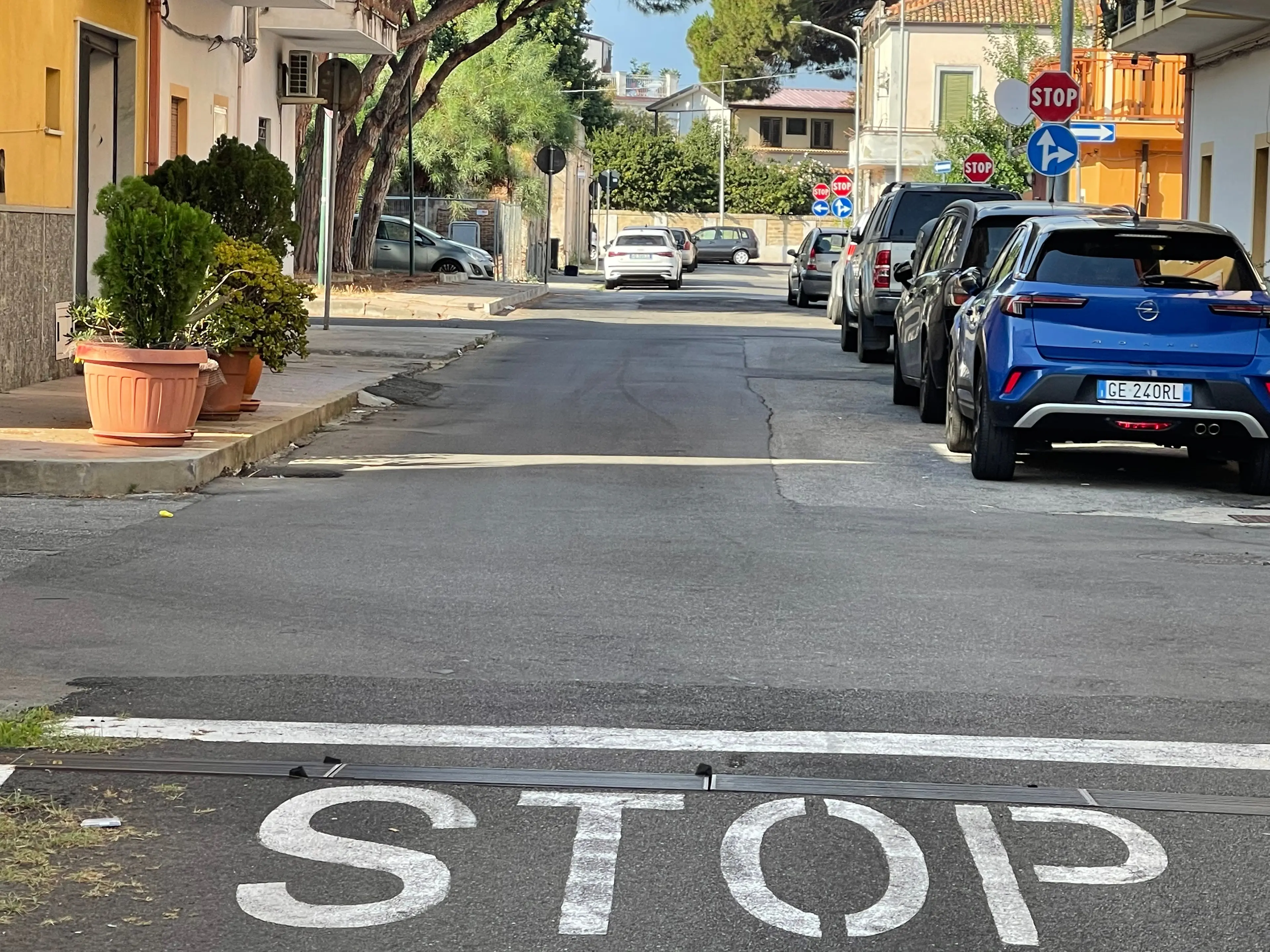 Cinque\u00A0stop in 200 metri dopo il sottopasso di Vibo Marina,\u00A0la protesta degli automobilisti: «Nervi messi a dura prova»\n