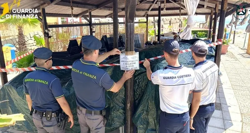 Calabria, turismo abusivo: lidi con 1,2 milioni di tasse evase e sanzioni per 112mila euro sulla nautica, il bilancio della Gdf