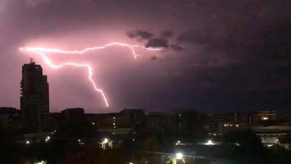 <p>Maltempo nella notte lungo la costa tirrenica cosentina</p>\\n
