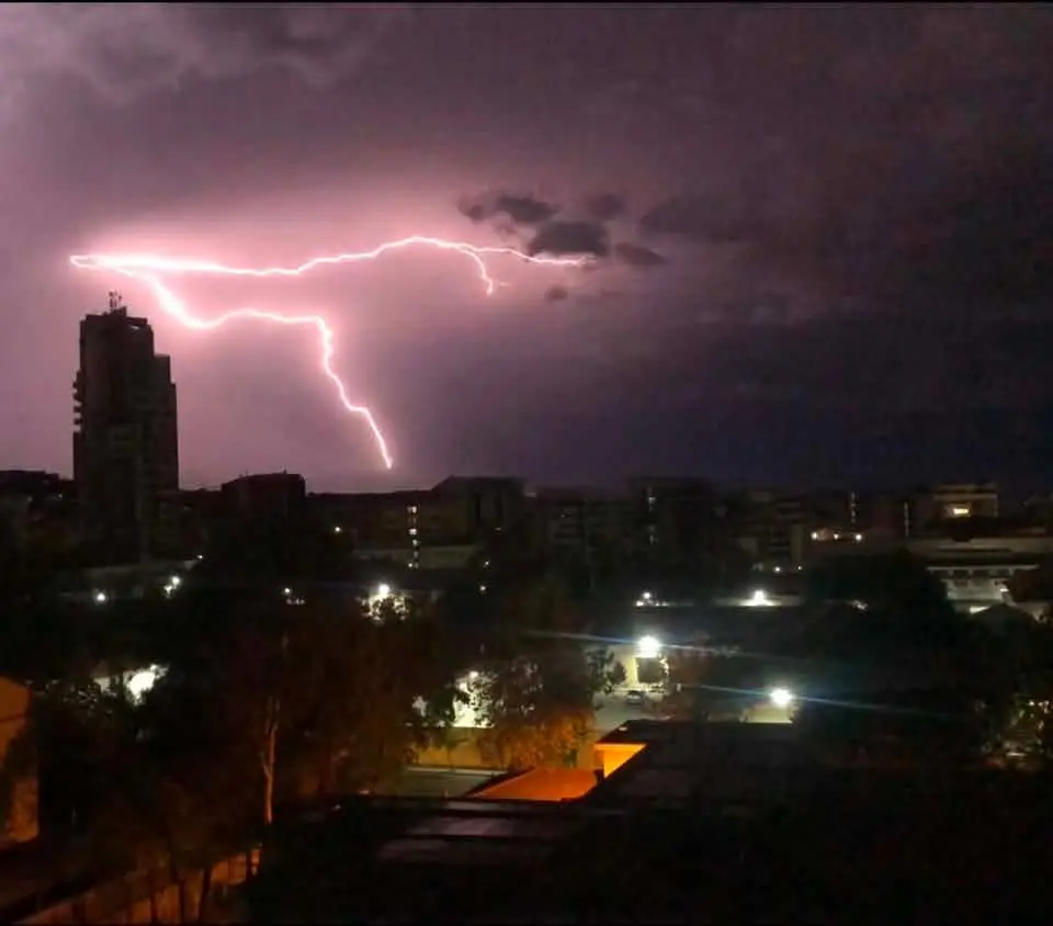 Tempesta di fulmini sulla Calabria, raffiche fino a cento chilometri orari sul Tirreno cosentino\n