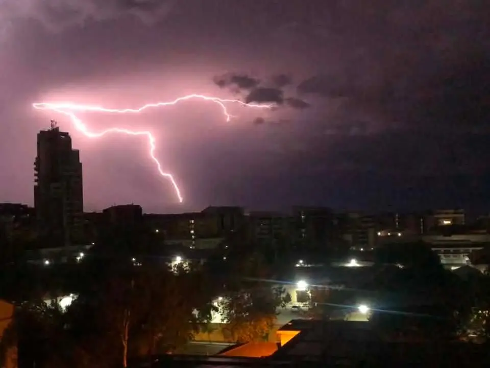 Tempesta di fulmini sulla Calabria, raffiche fino a cento chilometri orari sul Tirreno cosentino