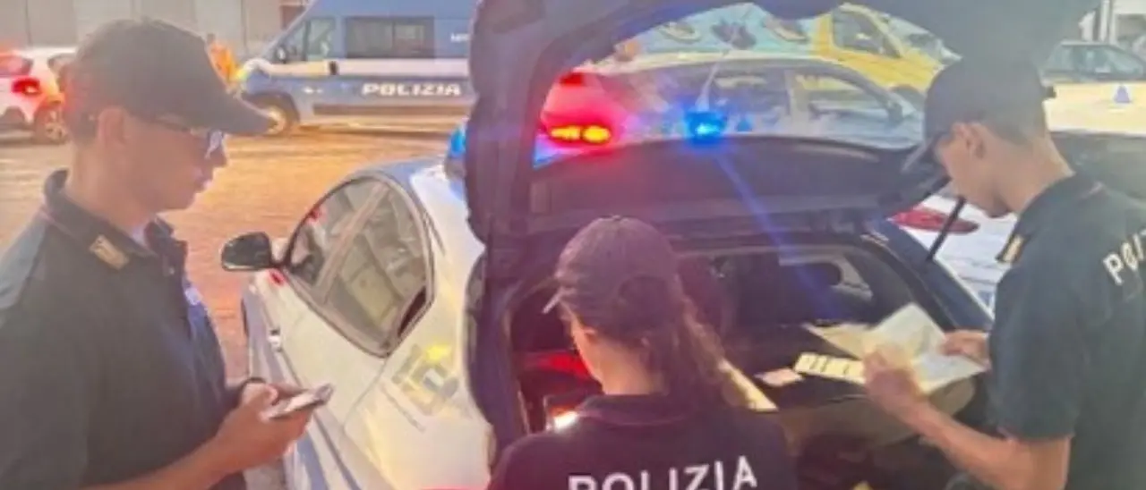 Crotone, rissa in pista da ballo tra più persone: chiusa una discoteca per 15 giorni\n