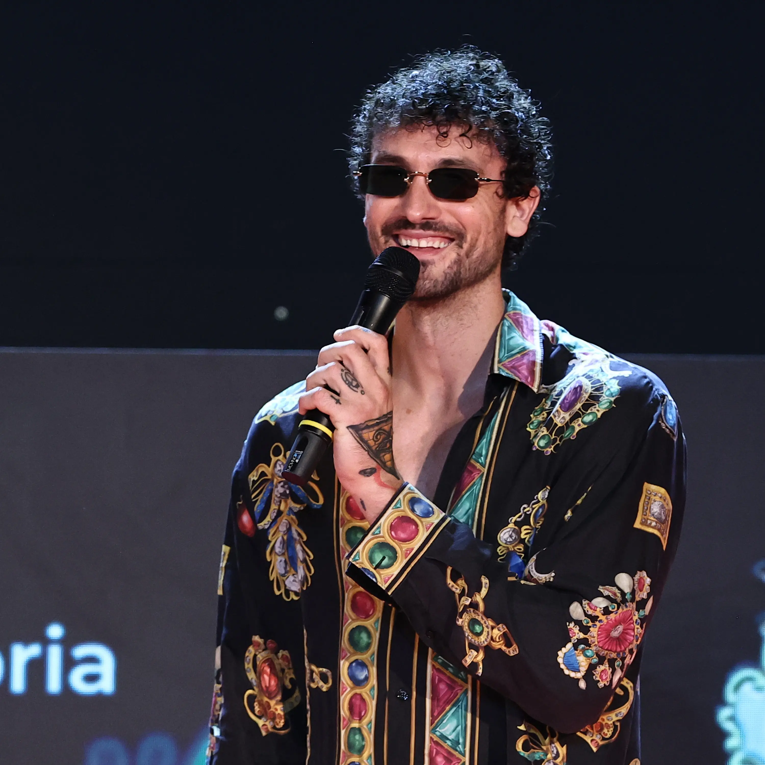Carl Brave in concerto stasera a Vibo Marina: performer, luci ed eventi musicali di ogni tipo per\u00A0“Una Notte da Sogno”\n