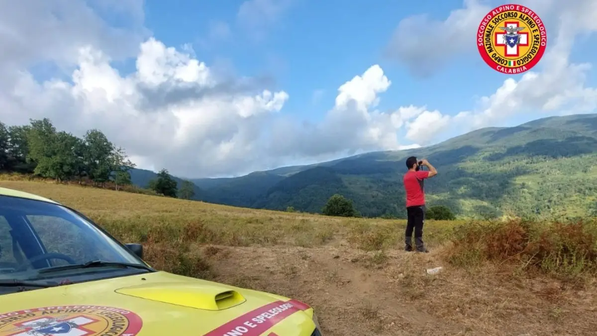 Ultraleggero disperso, ricerche senza sosta da 48 ore nei boschi impervi di Fuscaldo: in campo anche il Soccorso Alpino\n