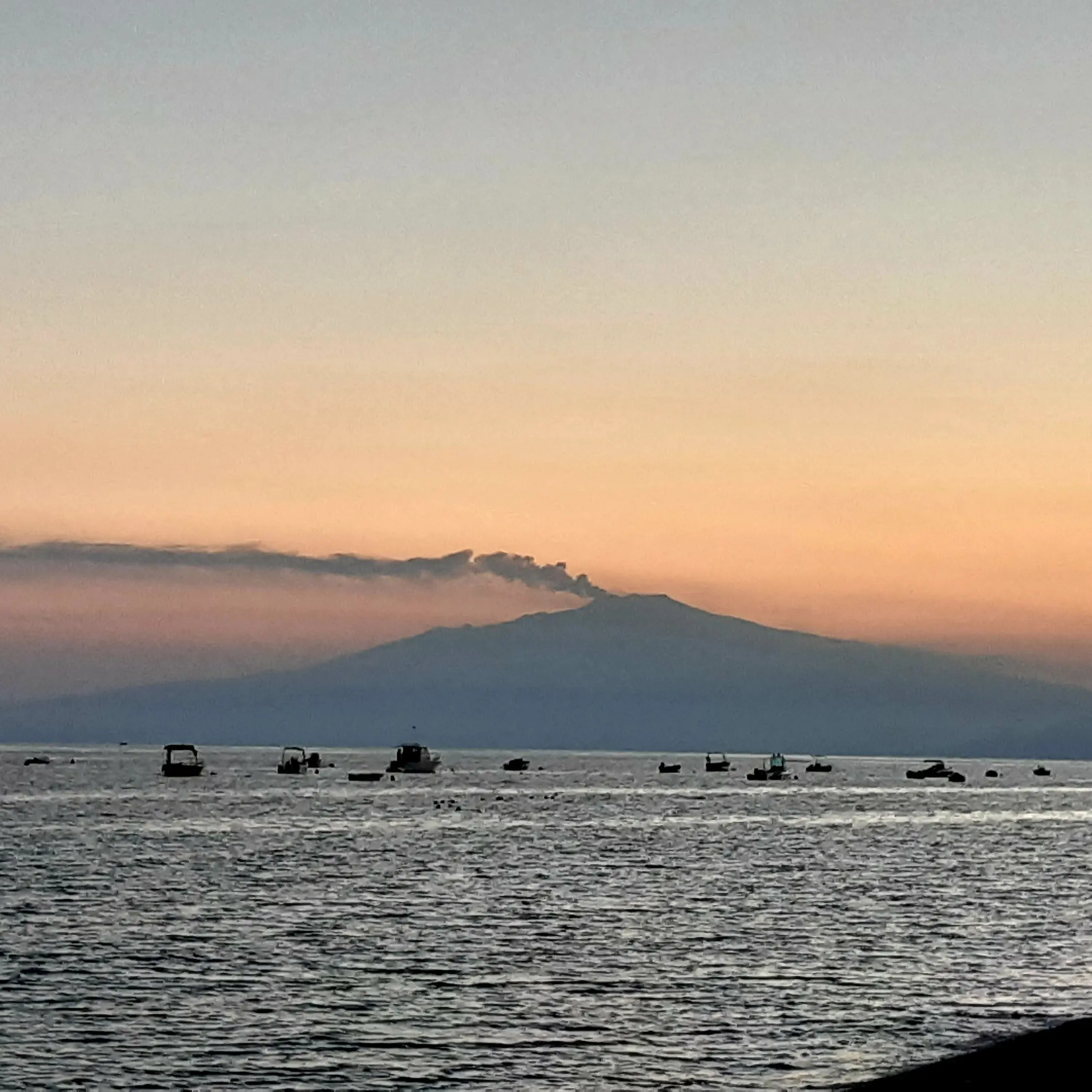 Melito Porto Salvo, due bambini rischiano di annegare a mare: salvati dai Vigili del Fuoco\n