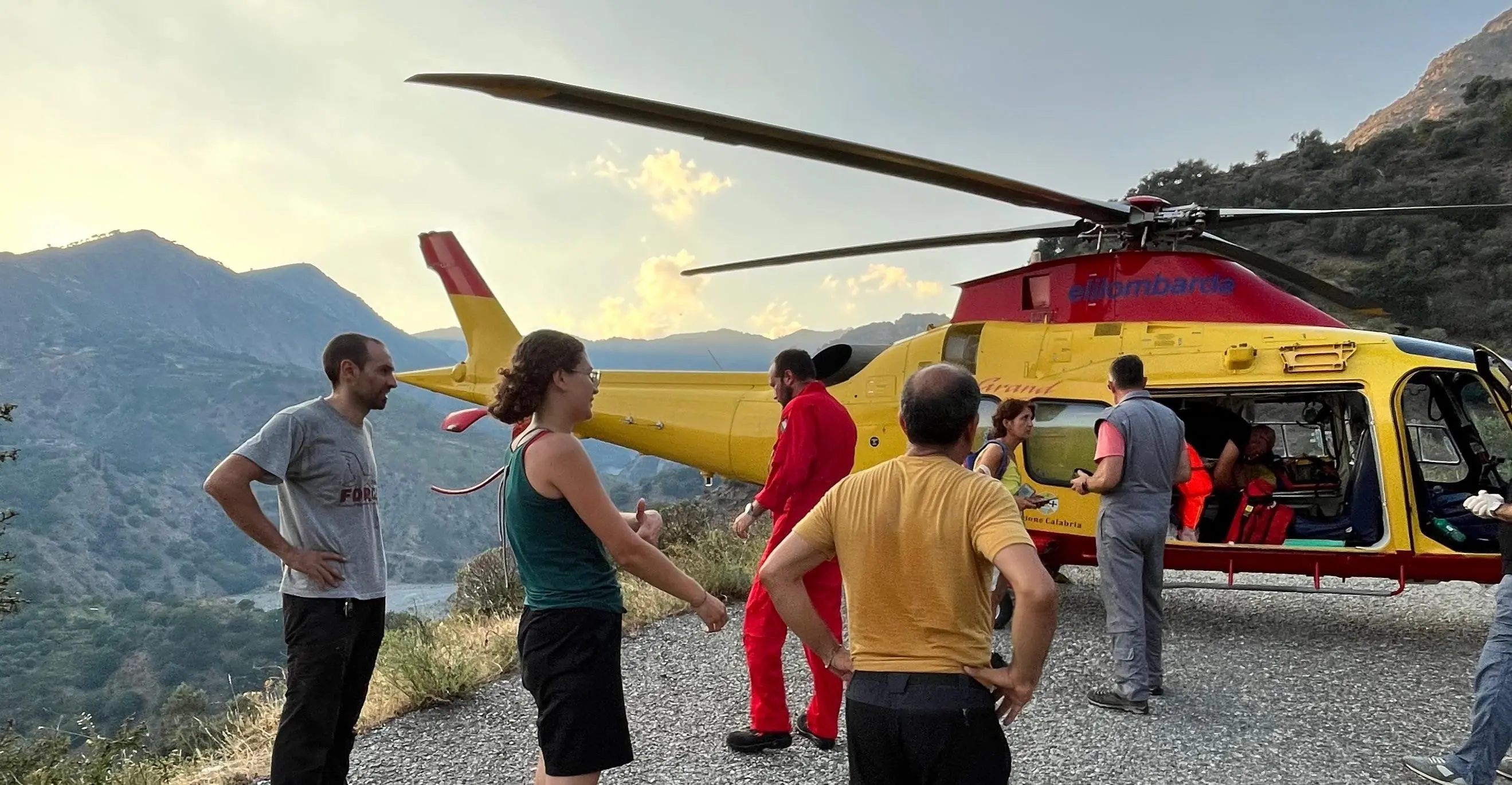 Frana travolge gruppo di escursionisti in Aspromonte: quattro feriti, grave una sedicenne\n