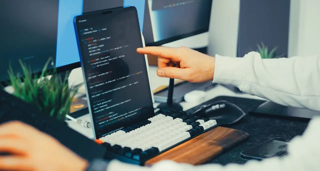 Transizione digitale, in Calabria le imprese cercano 17mila tecnici ma la metà è introvabile\n