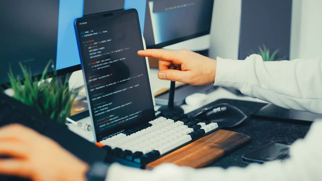 Transizione digitale, in Calabria le imprese cercano 17mila tecnici ma la metà è introvabile\n