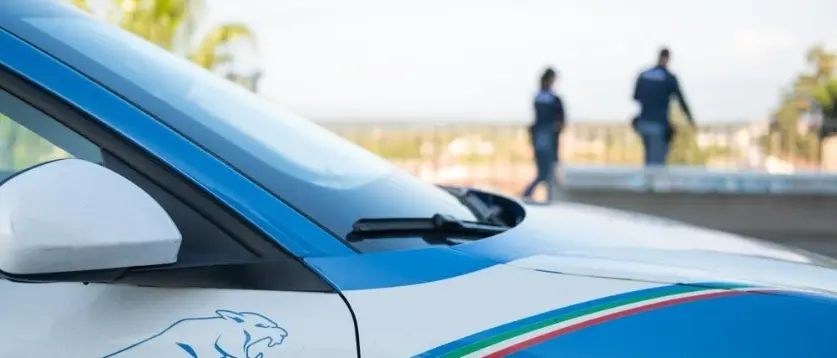 Morta a 73 anni, il corpo trovato in un terreno agricolo a Corigliano: ha ferite alla testa\n