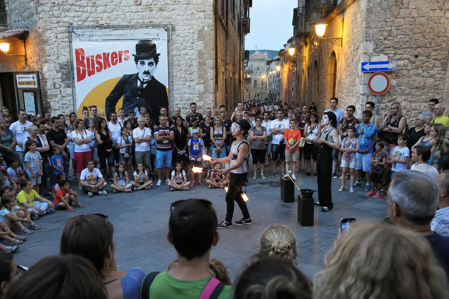 Corigliano, torna il Festival Buskers: il centro storico diventa un teatro a cielo aperto\n