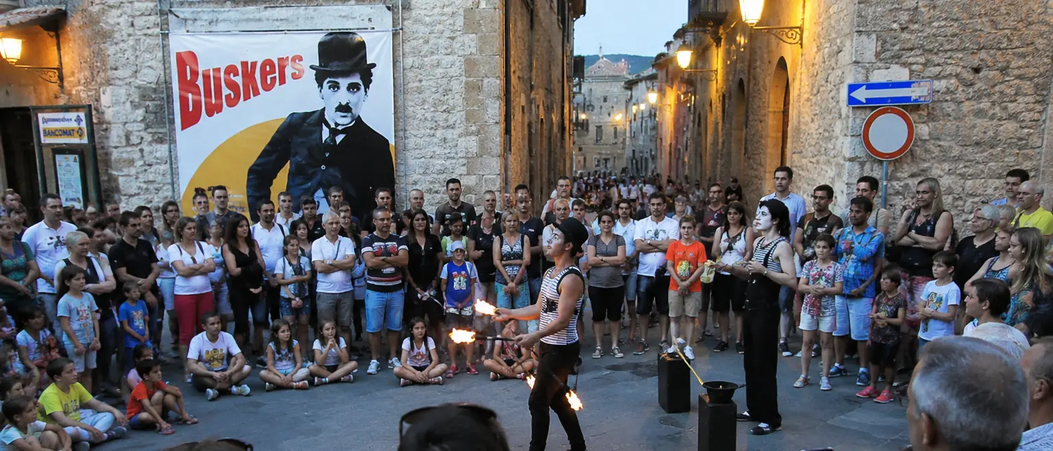Corigliano, torna il Festival Buskers: il centro storico diventa un teatro a cielo aperto\n