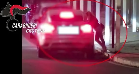 Crotone, sgominato un giro di prostituzione: sei arresti e un hotel sequestrato. Profitti fino a 90mila euro\n