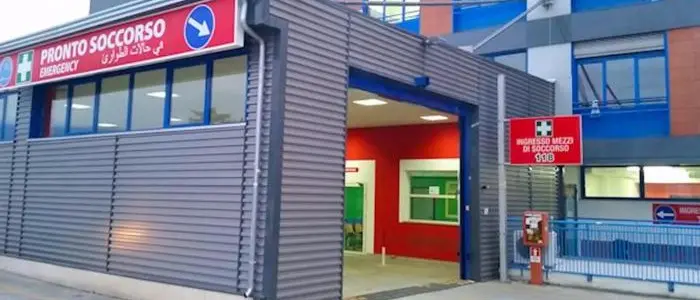 Cosenza, medico preso a calci e pugni in ospedale: aggressore fermato con il taser\n