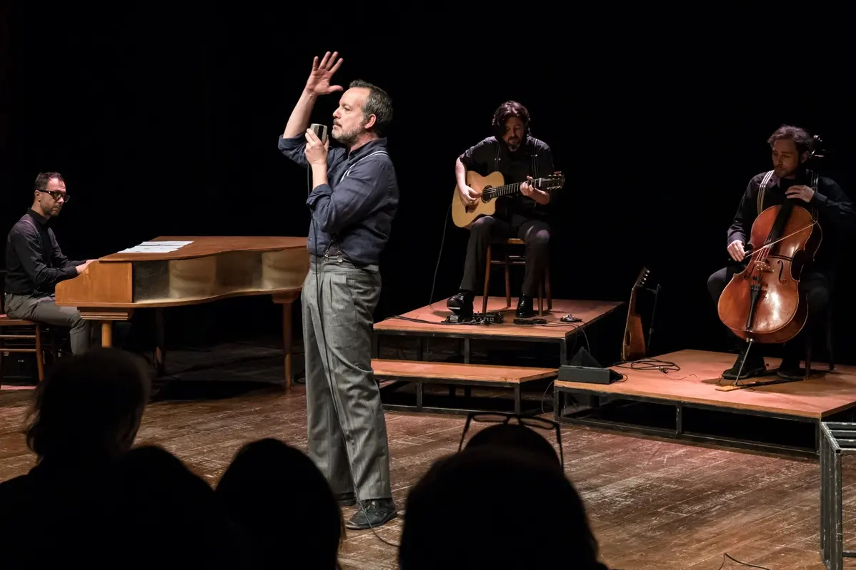 Nel blu, il racconto intimo su Modugno in scena a Capo Arte Teatro\n