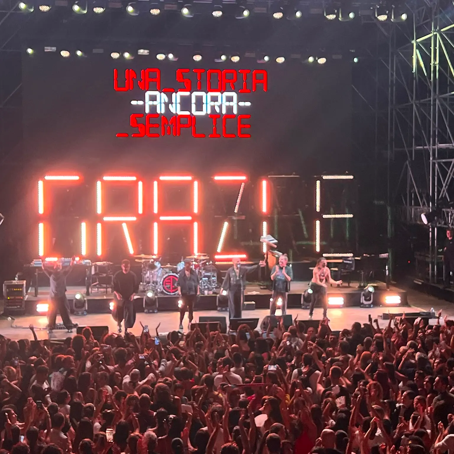 A Roccella il rock si fa carne: i Negramaro e il manifesto umano di Giuliano Sangiorgi\n