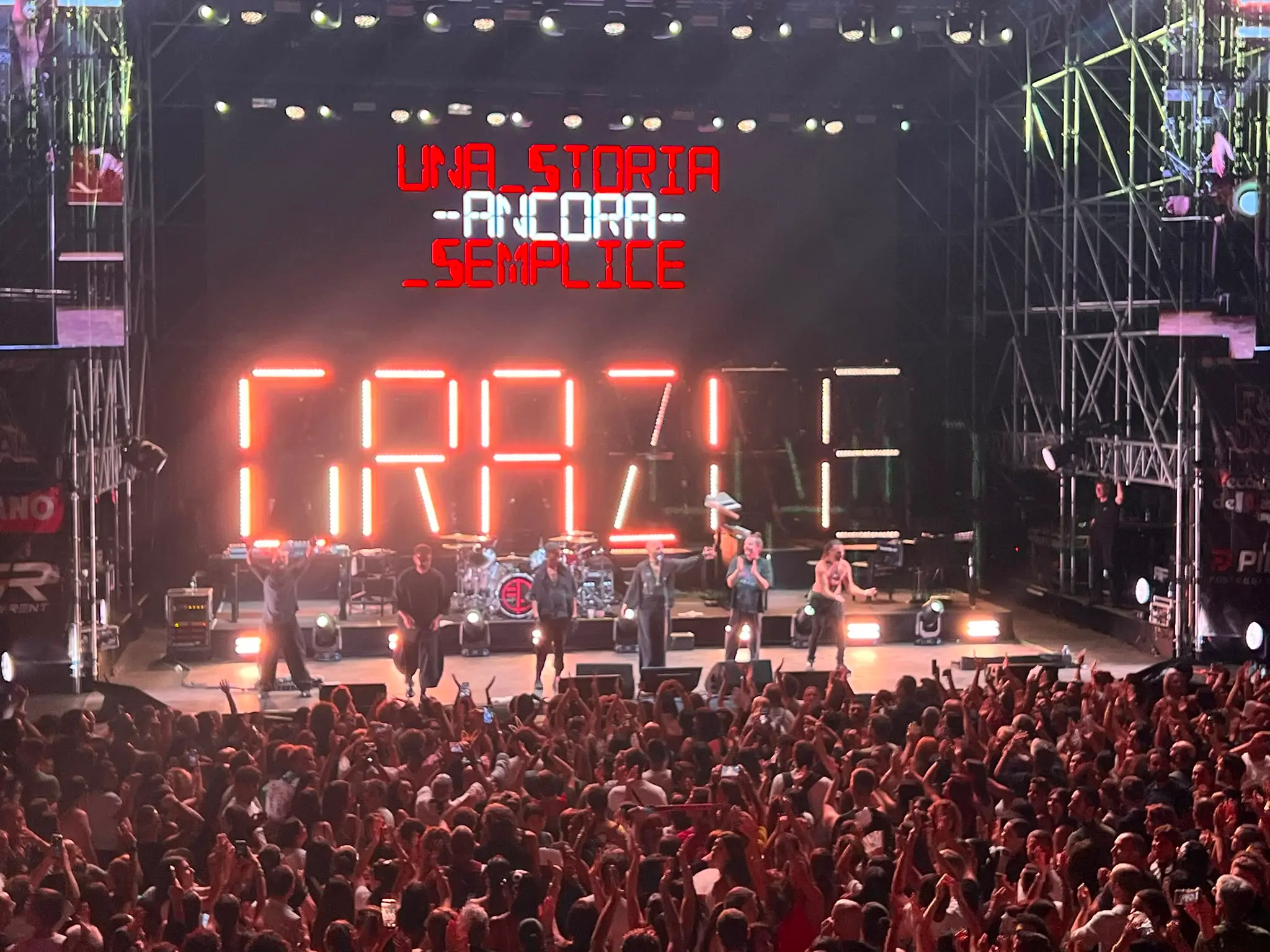 A Roccella il rock si fa carne: i Negramaro e il manifesto umano di Giuliano Sangiorgi\n