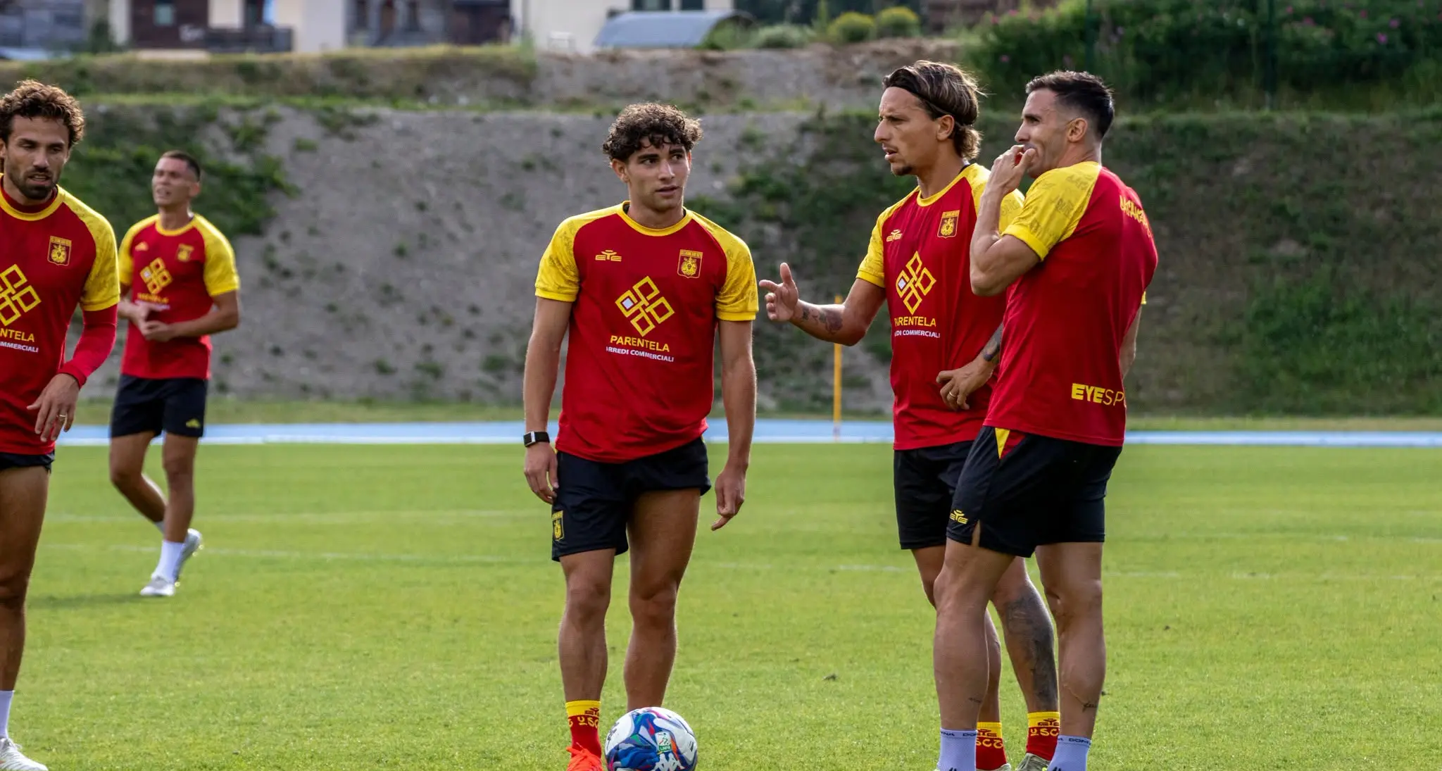 Catanzaro, parte il conto alla rovescia per la Serie B: Gorgone prepara il debutto di Vicenza\n