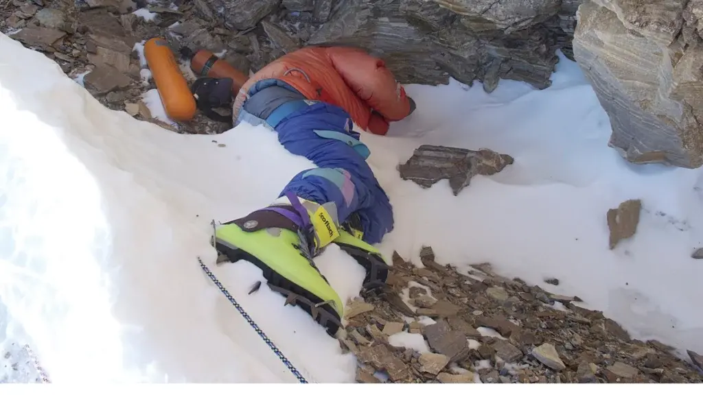 Green Boots può tornare a casa: verrà recuperato il corpo congelato rimasto per trent’anni in bella vista sull’Everest\n