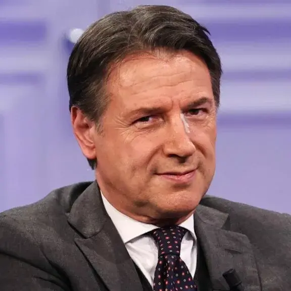 Caro carburante,\u00A0Conte (M5s): «Il gasolio arriverà a 3 euro al litro, intervento del Governo tardivo e ridicolo»