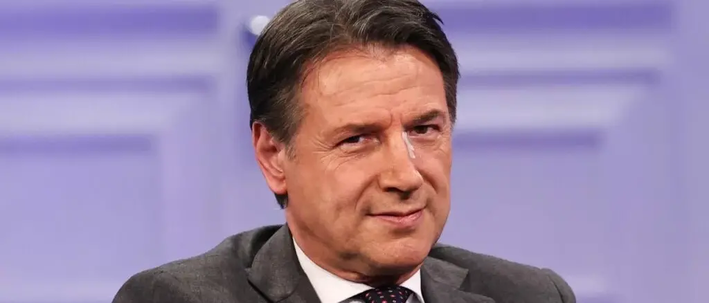 Caro carburante,\u00A0Conte (M5s): «Il gasolio arriverà a 3 euro al litro, intervento del Governo tardivo e ridicolo»