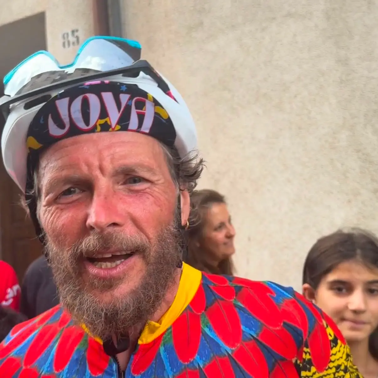 Jovanotti arriva ad Acri dopo una salita “epica”: «È stata tostissima»\n