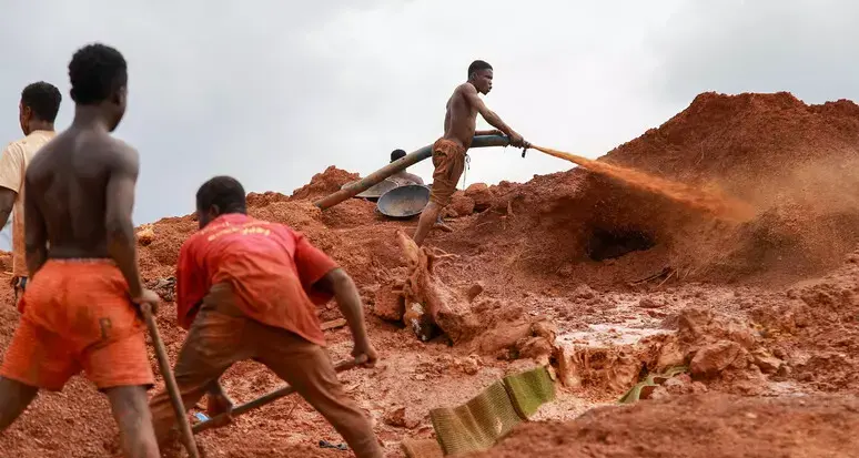 Almeno 100 morti nel crollo di una miniera d'oro in Repubblica Centrafricana\n\u00A0\n