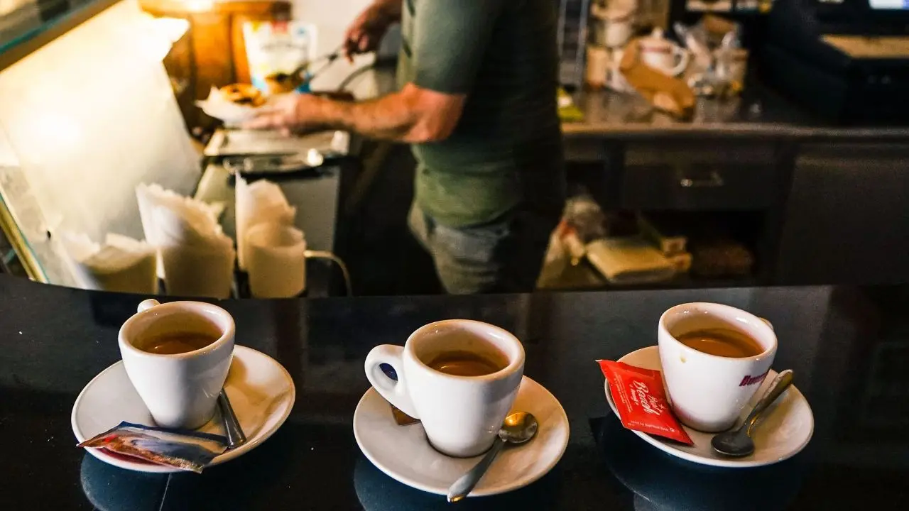 L’espresso al bar è sempre più caro: a Bolzano il record di 1,51 euro, Catanzaro e Messina le più economiche\n