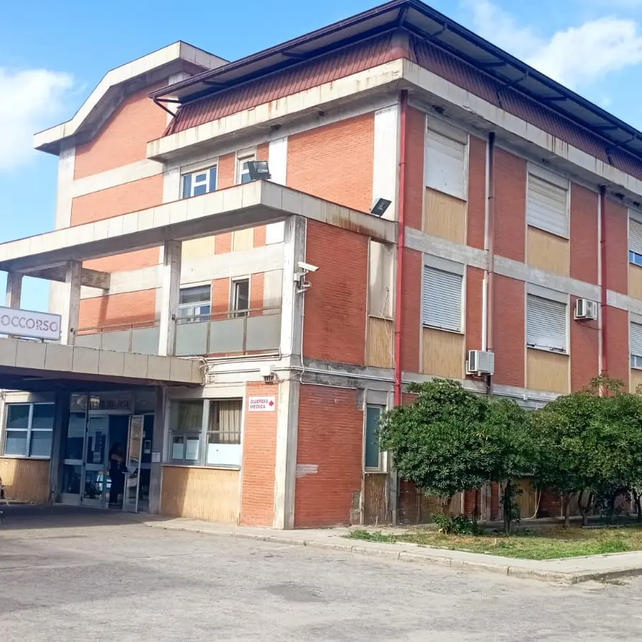 <p>Ferragosto amaro all'ospedale di Gioia Tauro, rubato il motore del condizionatore del laboratorio analisi</p>