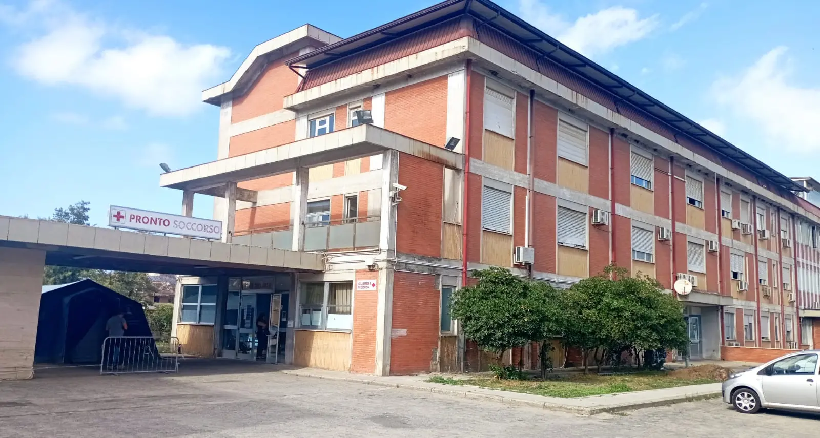 Ferragosto amaro all'ospedale di Gioia Tauro, rubato il motore del condizionatore del laboratorio analisi\n