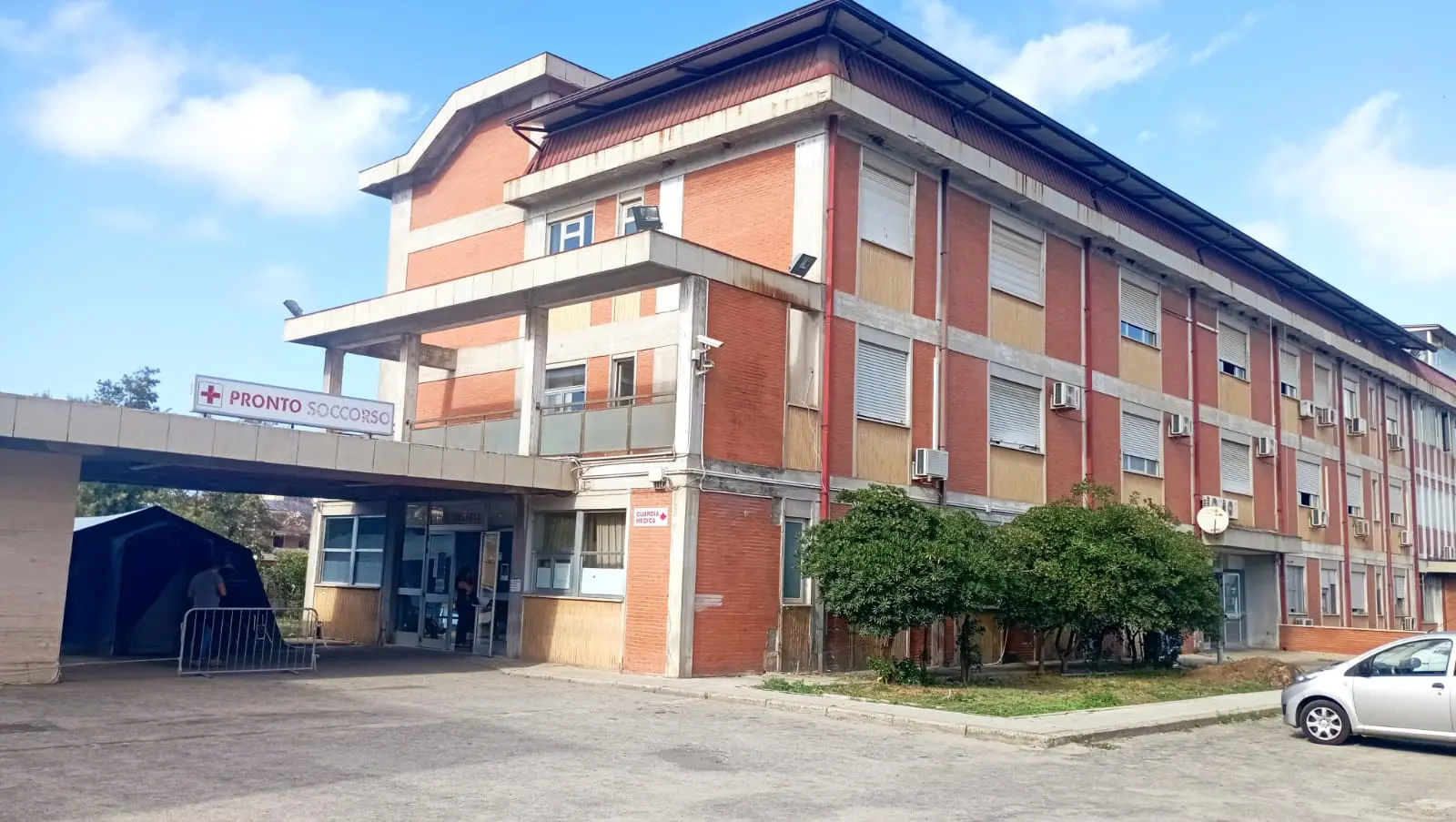 Ferragosto amaro all'ospedale di Gioia Tauro, rubato il motore del condizionatore del laboratorio analisi\n
