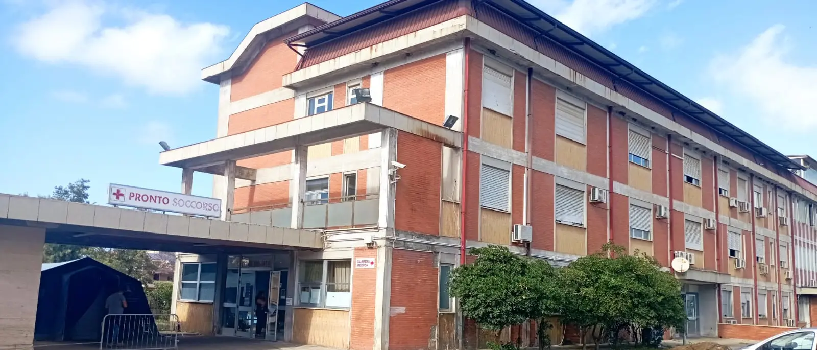 Ferragosto amaro all'ospedale di Gioia Tauro, rubato il motore del condizionatore del laboratorio analisi\n