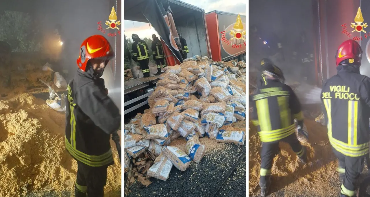 Incendio sull’A2: a fuoco un autotreno carico di pellet, intervento dei Vigili del Fuoco fino all’alba\n