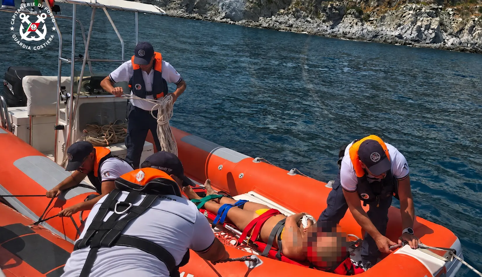 Turista ferita tra gli scogli a Copanello, recuperata via mare dalla Guardia Costiera\n