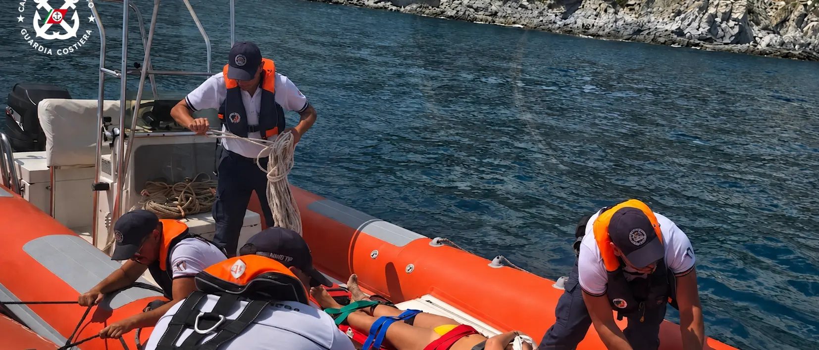 Turista ferita tra gli scogli a Copanello, recuperata via mare dalla Guardia Costiera\n