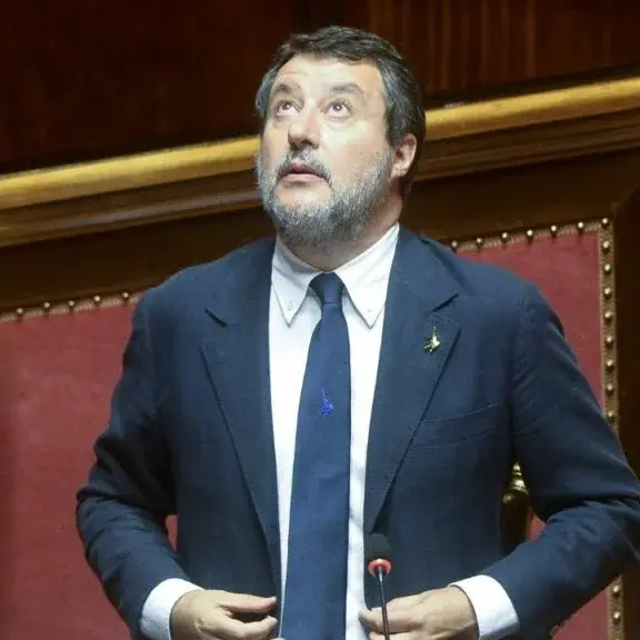 Lega, il “cerchio magico” di Salvini fa muro contro Fontana: la guerra per il leader è già una battaglia per le poltrone del 2027\n