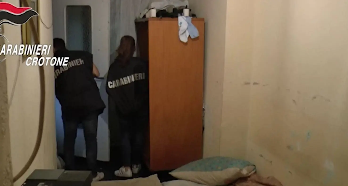 Inchiesta Medusa, 30 euro a stanza al motel Pitagora di Crotone: così il “giro” della prostituzione faceva tappa sulla 106\n