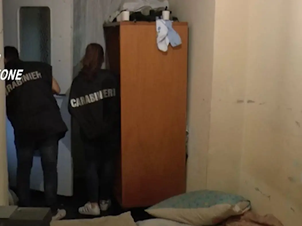 Inchiesta Medusa, 30 euro a stanza al motel Pitagora di Crotone: così il “giro” della prostituzione faceva tappa sulla 106