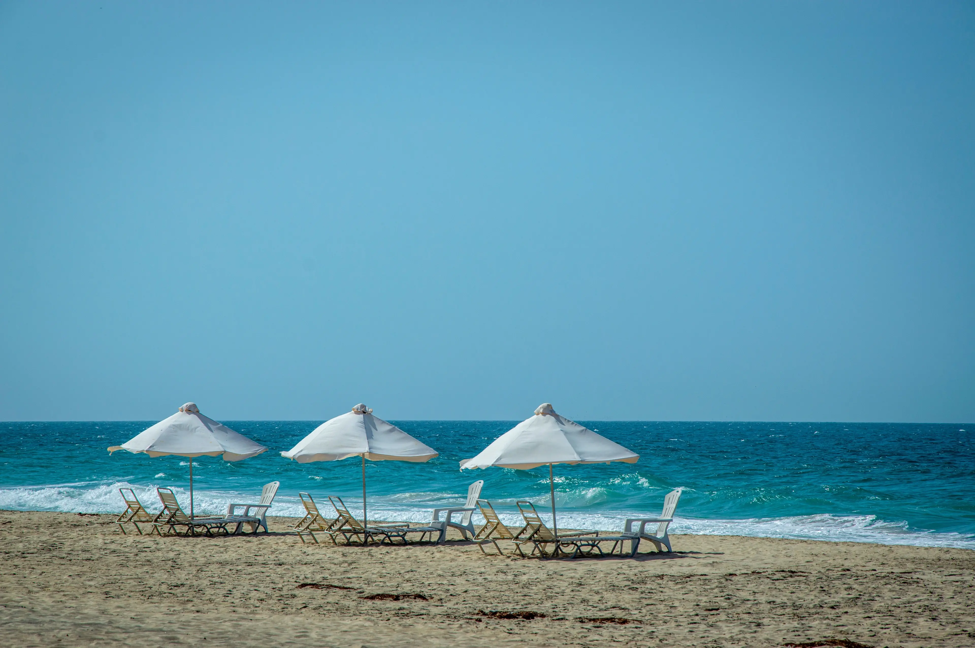 Turismo in Calabria, ecco la verità dietro i record: «Più arrivi ma vacanze più brevi e si spende meno»