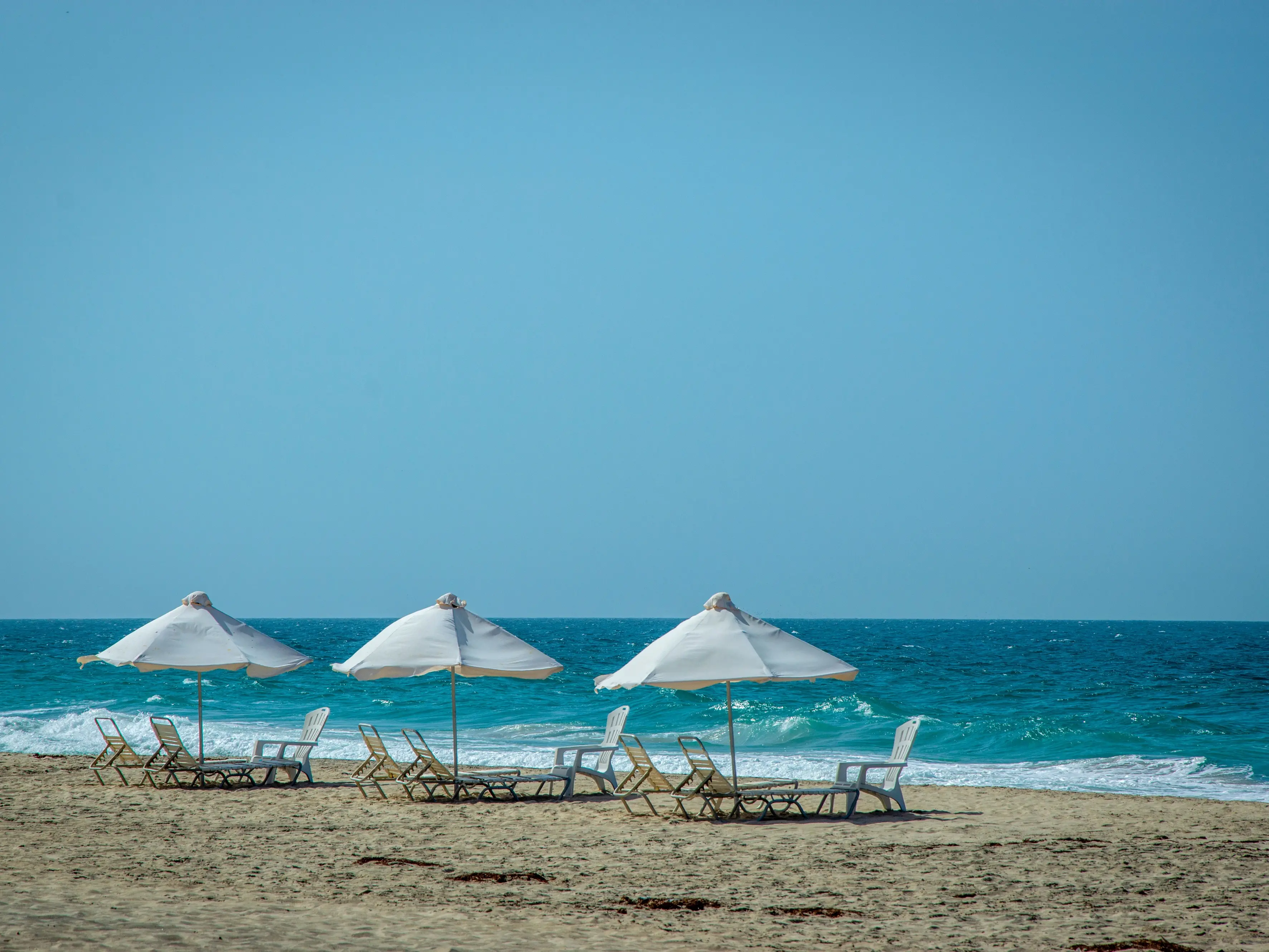 Turismo in Calabria, ecco la verità dietro i record: «Più arrivi ma vacanze più brevi e si spende meno»